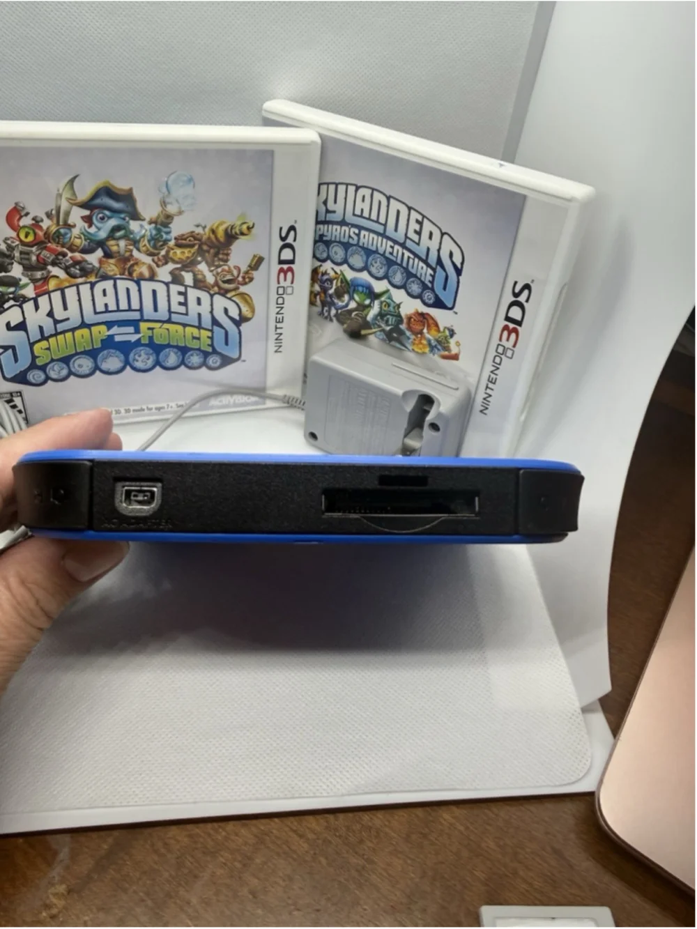 Nintendo 2DS Electric Blue [Console & Charger!] [Tested!] And 4 GAMES!!!